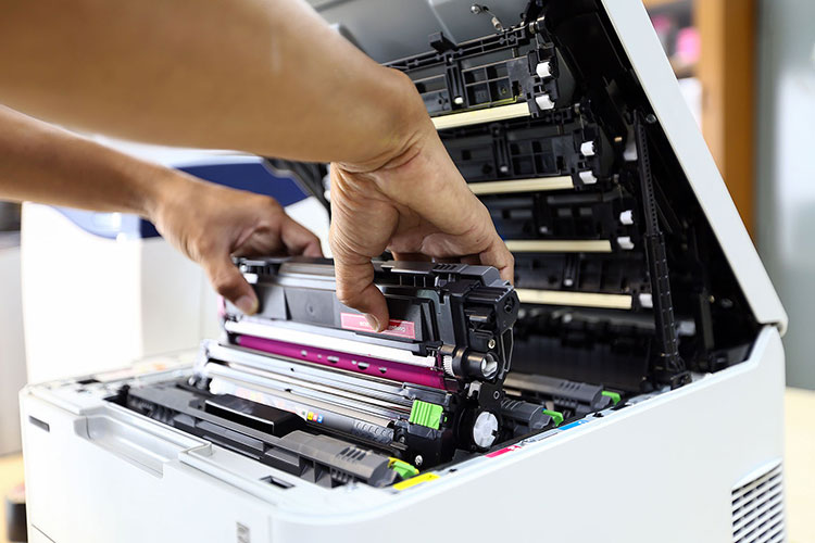 コピー機のメンテナンスの写真